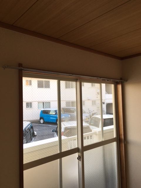 写真 カーテンレール補修